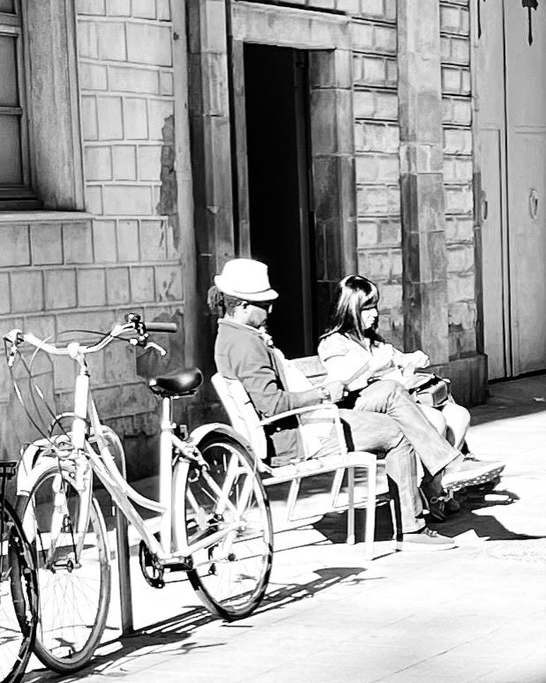 Enjoying the moment.
#barcelona #barcelonaspain #barcelonacity #streetphotography #bwphotography #bw #monochrome #peoplewatching #spain #instagood #instagram #citylife
