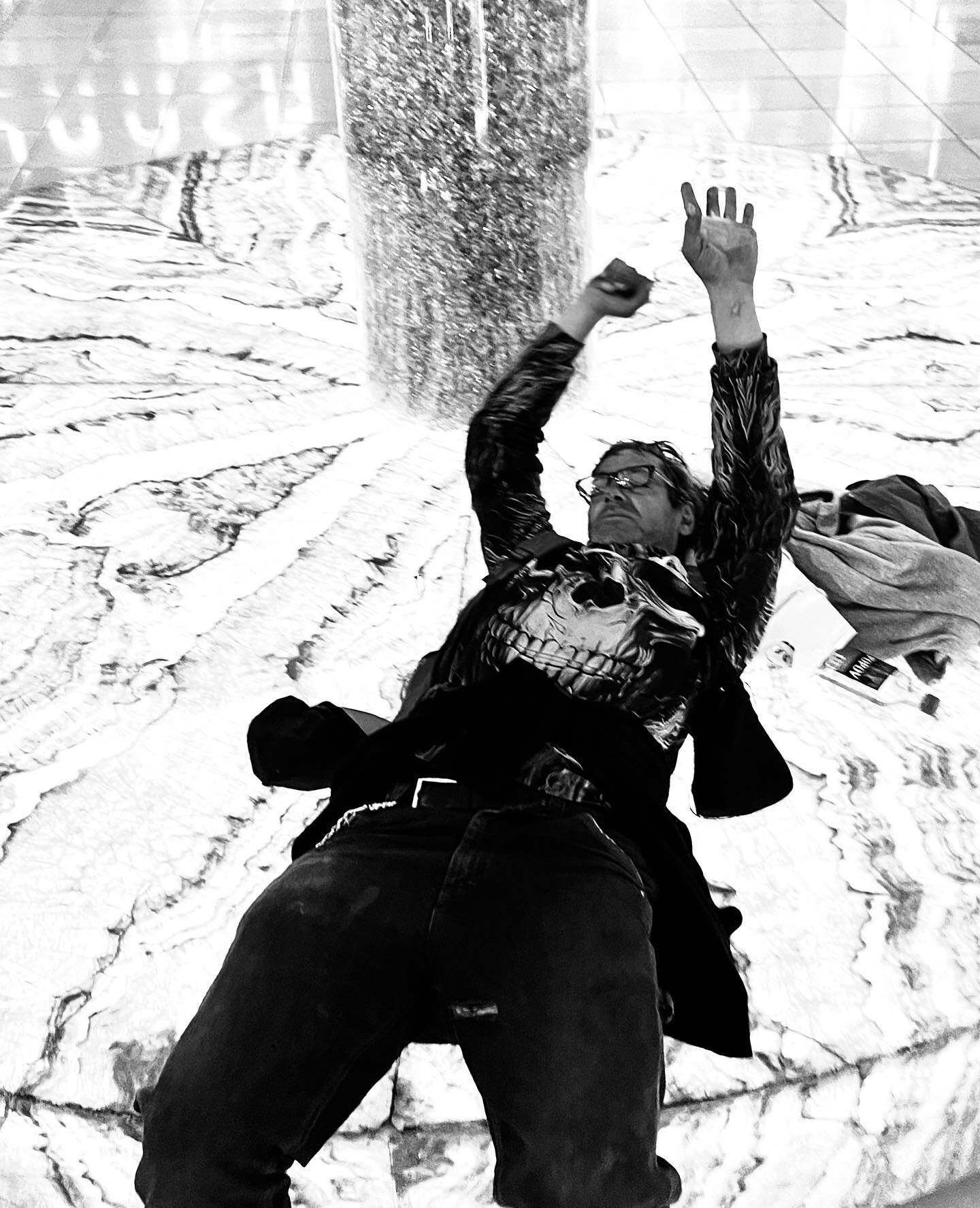 Chilling at Caesars Palace!
#noirphotography #noir #blackandwhitephotography #monochrome #lasvegasphotographer #lasvegas #streetphotography #streetwear #bw #bwphotography