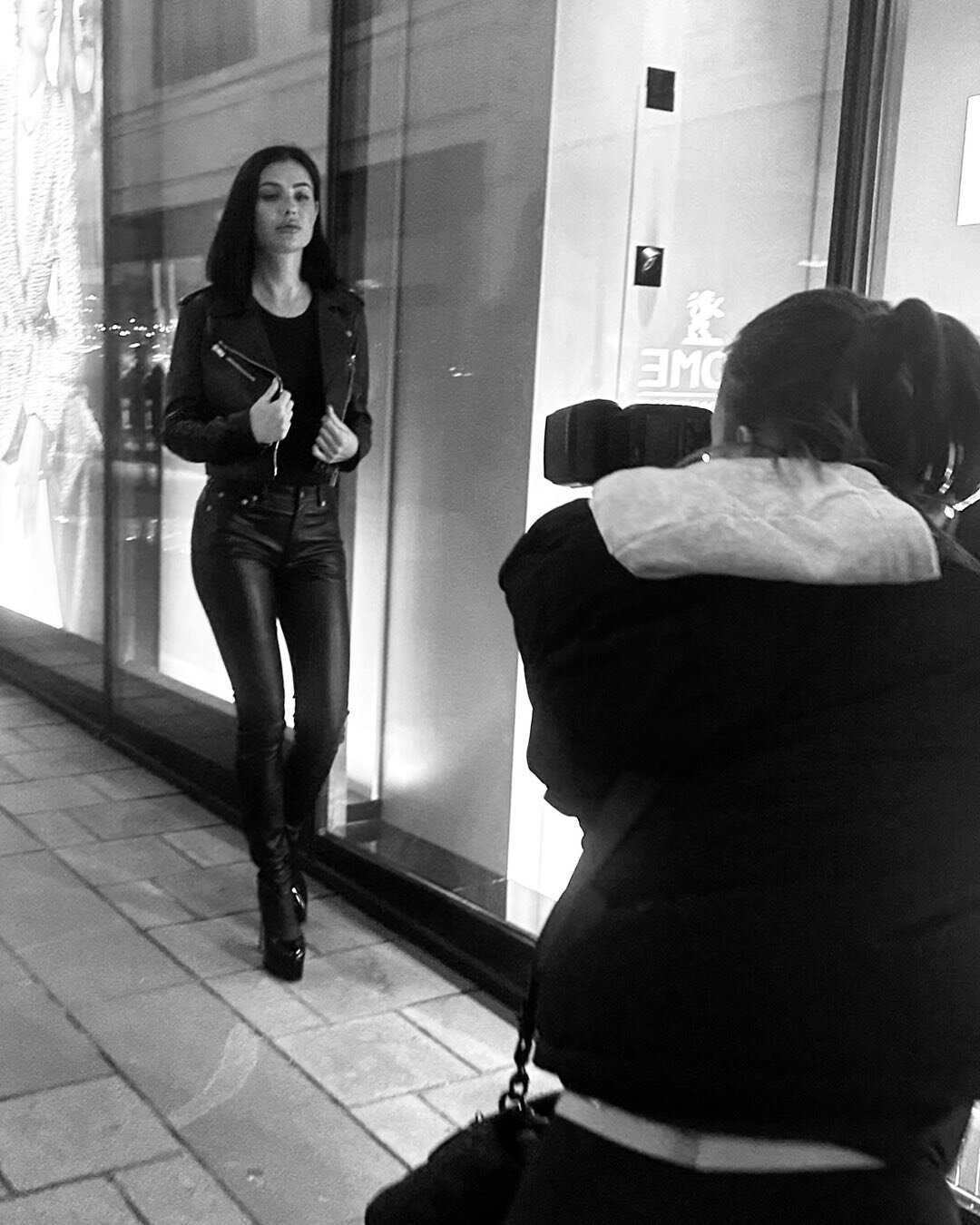 On the streets of Vienna.
#blackandwhite #vienna #Streetphotgraphy #bw #blackandwhitephotograpgy #monochrome #steetlife #bw #models #fashionphotography