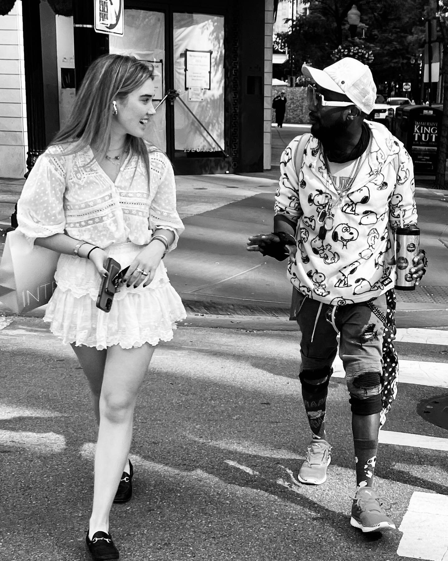 Strolling around the streets of Chicago.
#streetphotography #blackandwhite #chicago #chicagostreetphotography #bwphotography #bw
